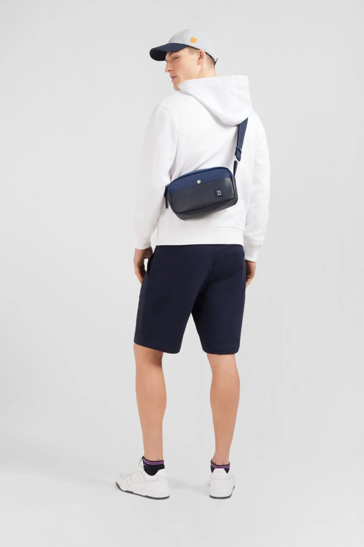Besace Bleu Marine Avec Effet Cuir Graine