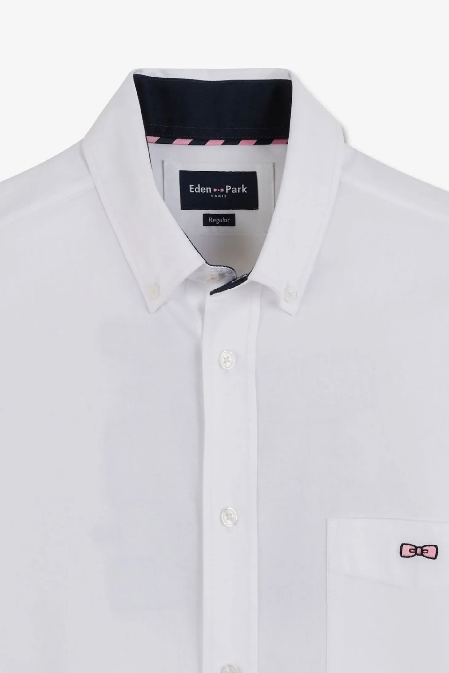 Chemisette Blanche A Details Noeuds Papillon