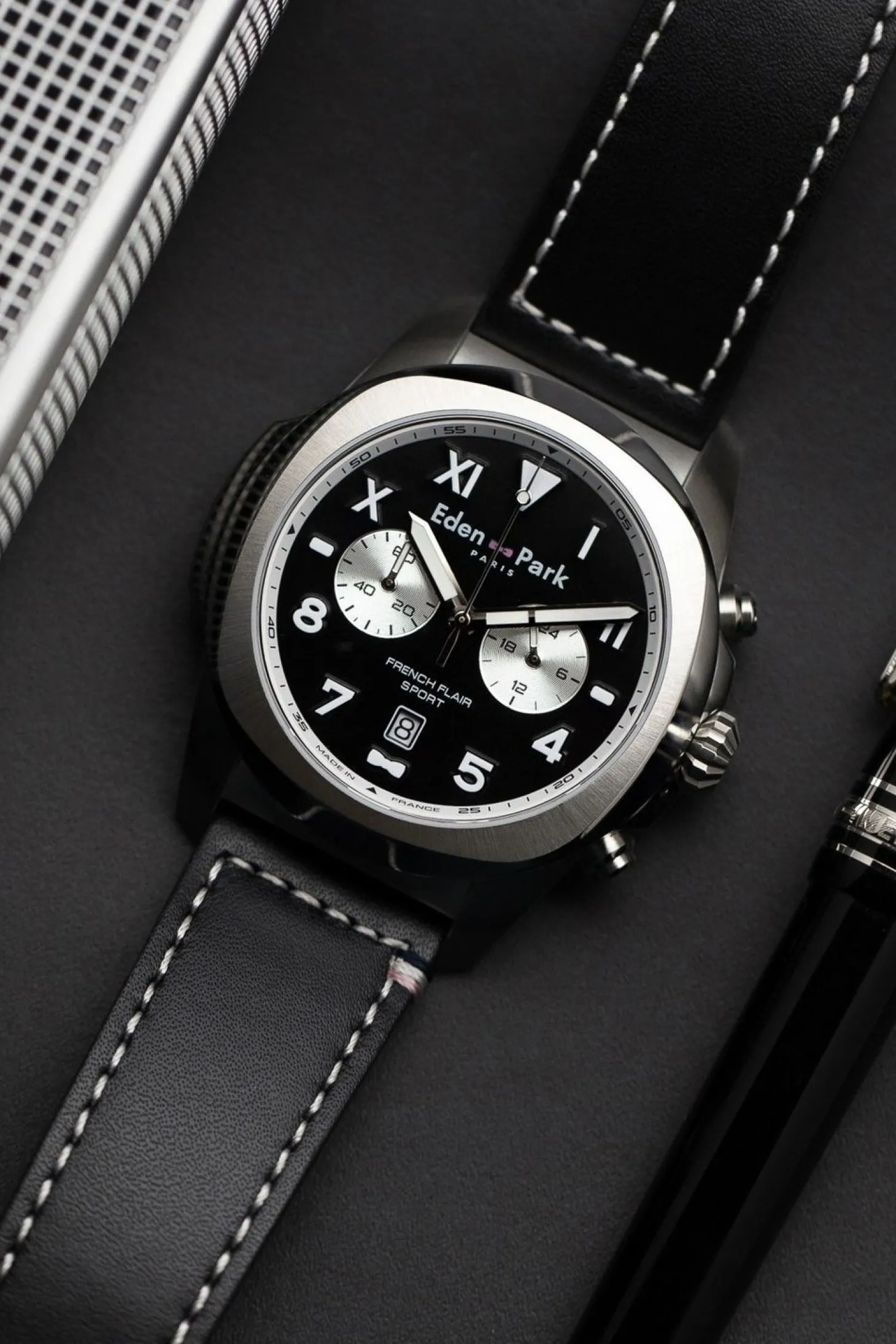 Montre A Quartz Chronographe En Cuir Noir