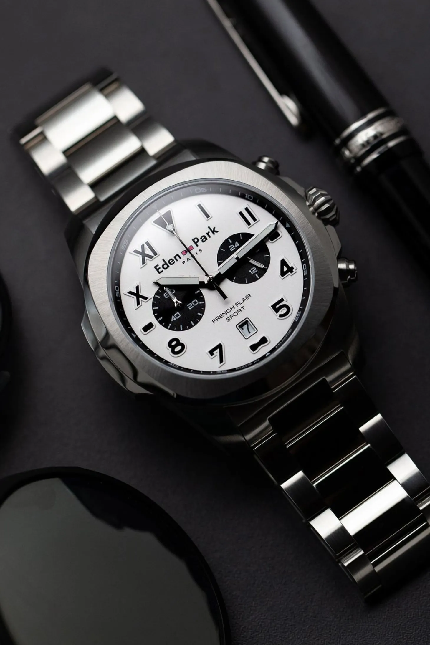 Montre A Quartz Chronographe En Acier Argente