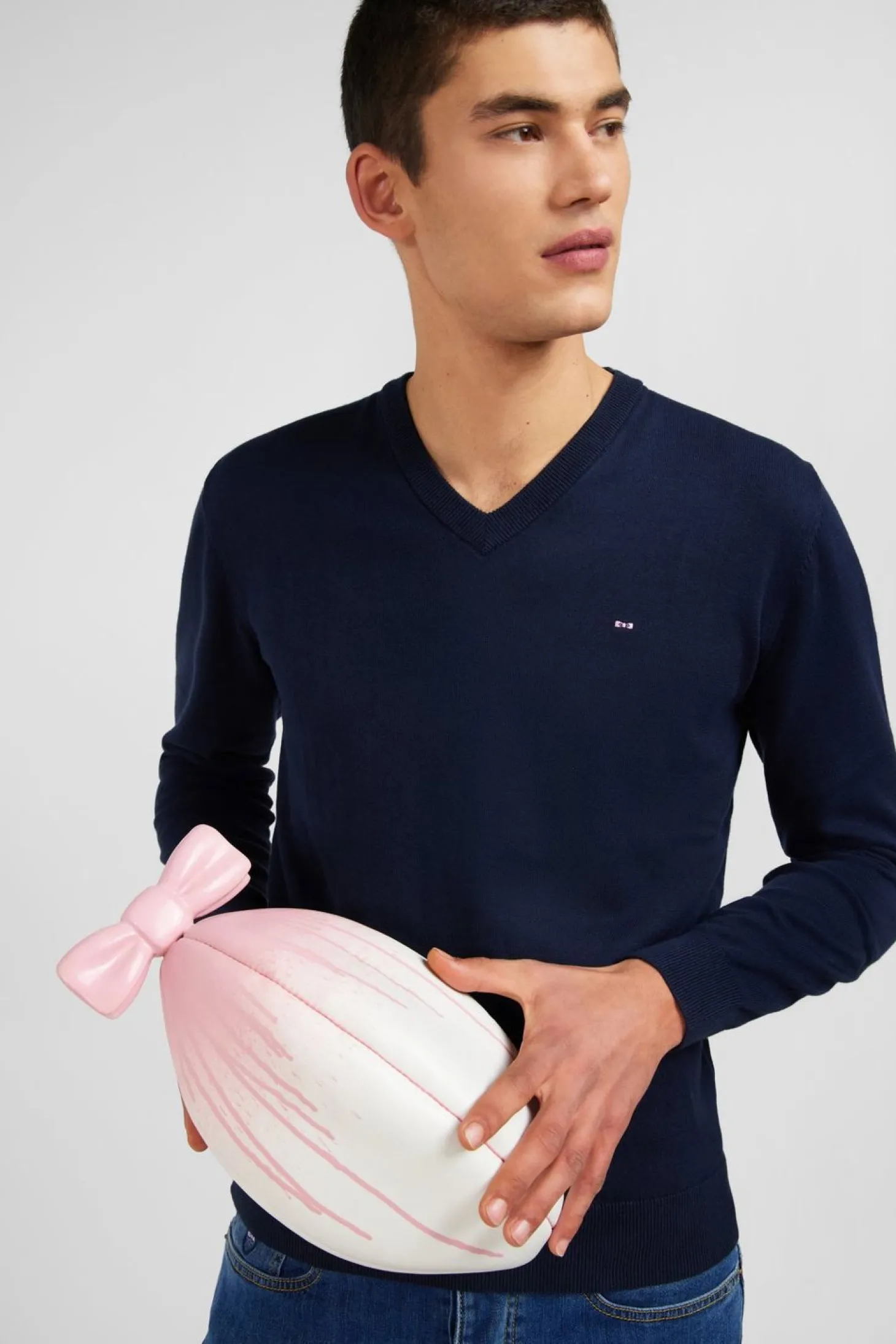 Pull Bleu Marine A Col V En Coton