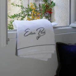 Serviette De Bain A Broderie Blanche