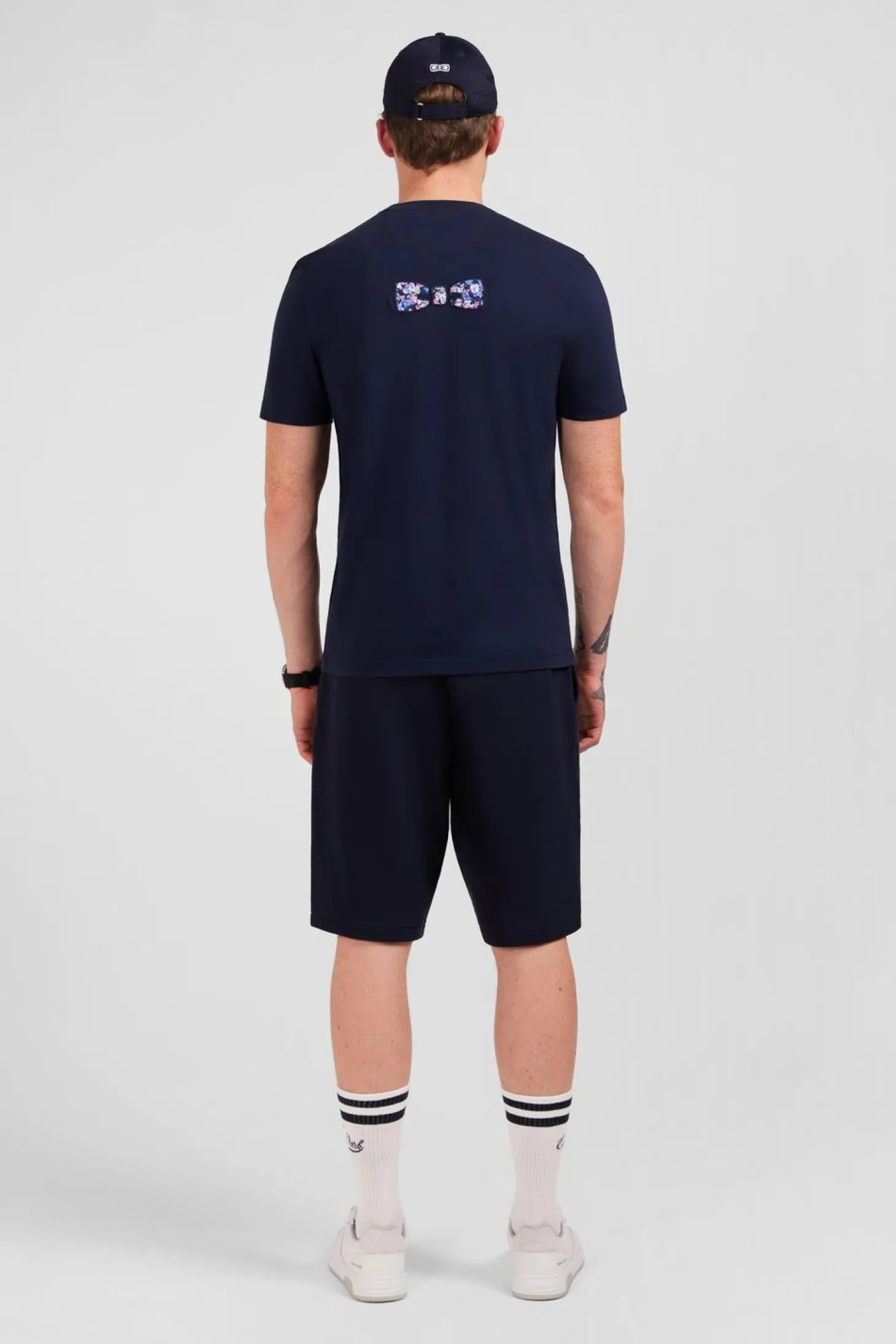 T-Shirt Bleu Fonce A Broderies
