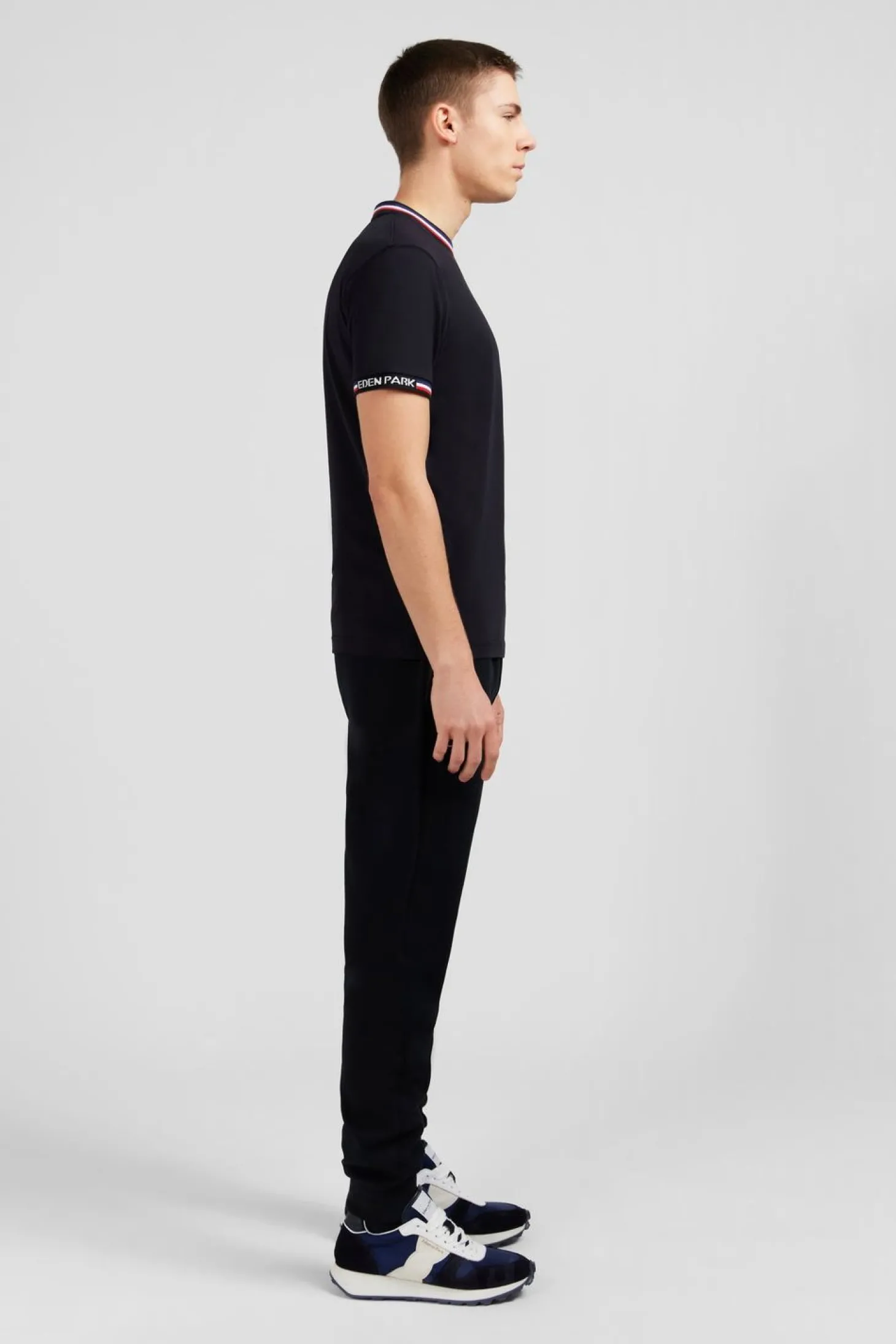 T-Shirt Noir A Manches Courtes